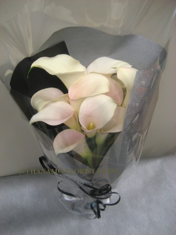 HAND013. Dozen Mini Calla Bouquet
